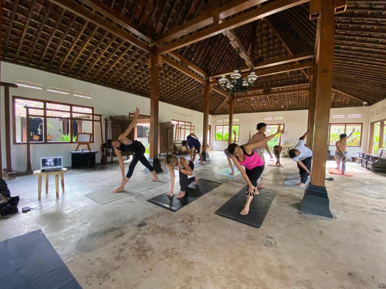 Homestay Ohmmstay - Rumah Pendopo